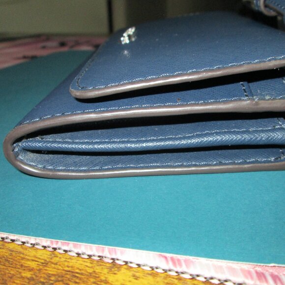 Michael Kors crossbody wallet/ cell phone - Picture 13 of 14